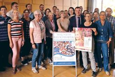 Bürgermeister Gerd Schuberth und Mitwirkende präsentieren das Programm des Bad Schwartauer Städtetags auf der Landesgartenschau in Eutin am 19. Juli. (Foto: ews group GmbH)