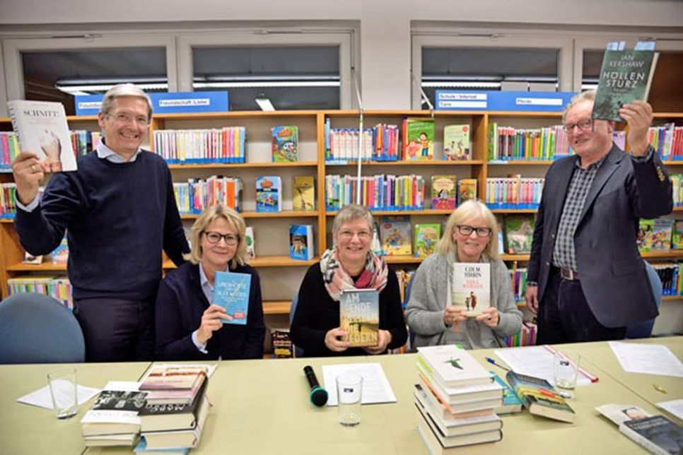 Axel Peters-Leber, Karin Peters-Leber, Karen Verweegen, Christina Bergers und und Christoph Scheilke präsentieren die „neuesten Hits“ der Bücherwelt am Freitag, 17. November im Haus der Diakonie.