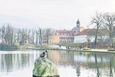 Der Große Eutiner See mit dem imposanten Eutiner Schloss im Hintergrund.