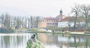 Der Große Eutiner See mit dem imposanten Eutiner Schloss im Hintergrund.