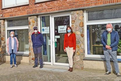 Claudia Breider, Johanniter Unfallhilfe, Jan-Ulrich Röder, Leiter Impfzentrum Plön, Landrätin Stephanie Ladwig und Kreisstellenvorsitzender der KVSH Dr. med. Joachim Pohl (v. l.).