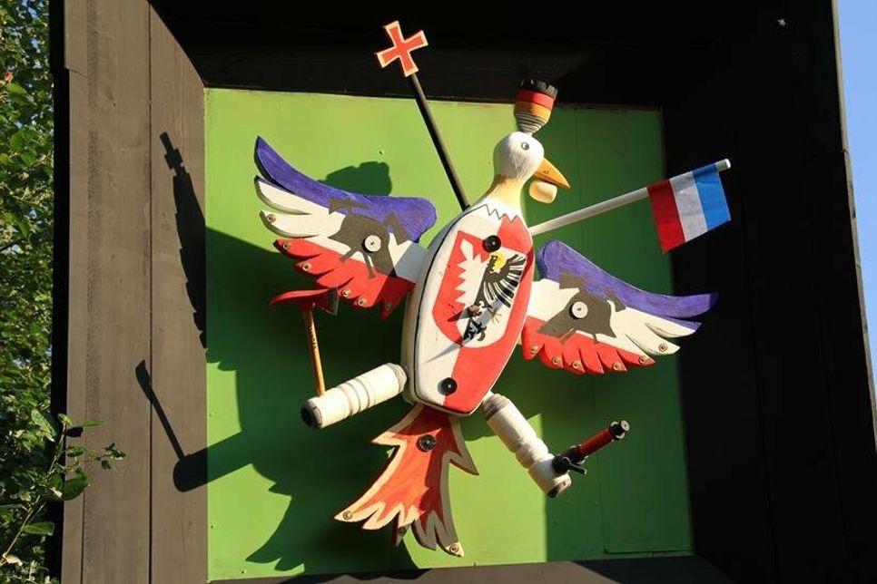 Der traditionelle Holzvogel.