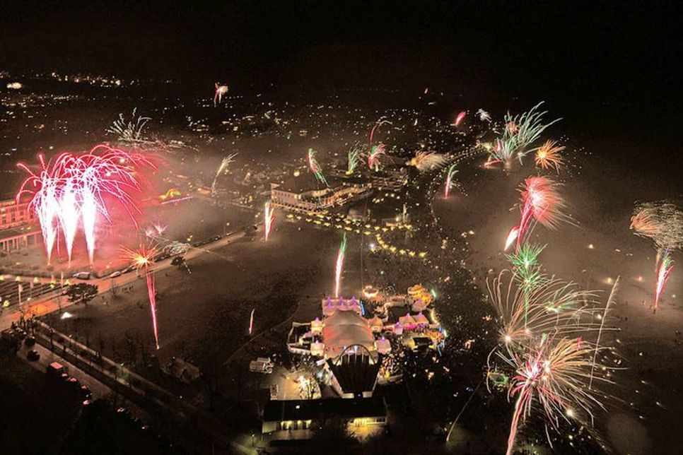 Lübecks größte Silvester-Open-Air-Party findet auch dieses Jahr wieder in Travemünde statt. (Foto: Vögele)