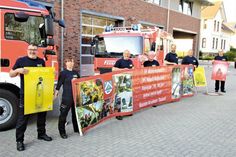Werbebanner und große Stellschilder der beiden Ortswehren.