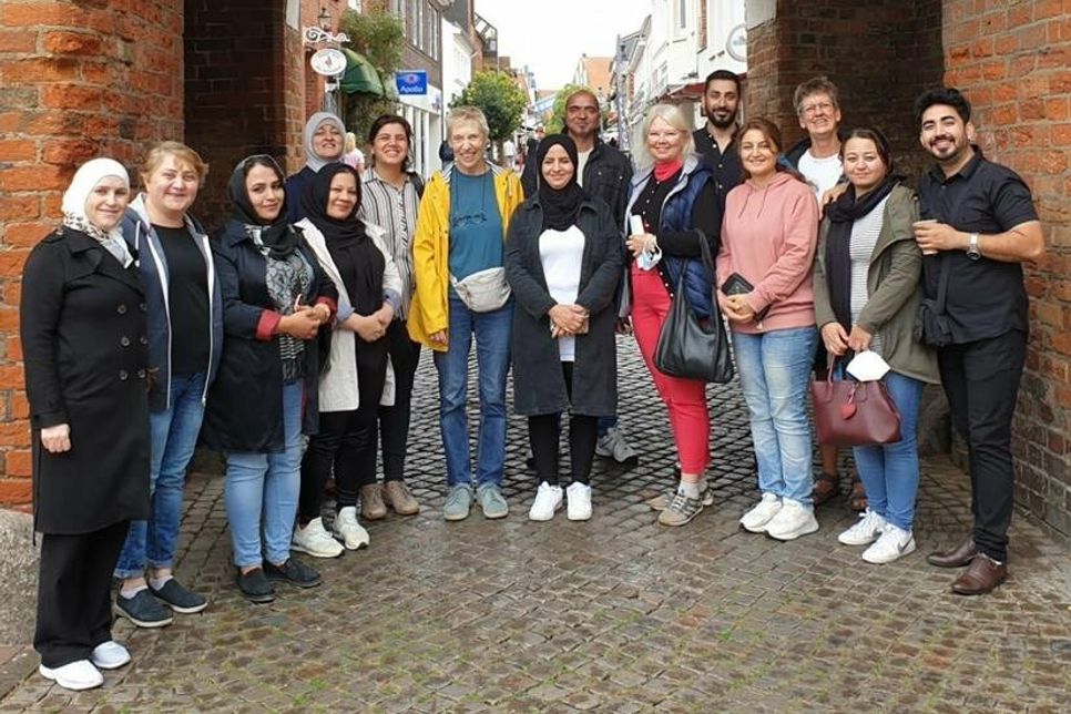 Beim Stadtrundgang hat Gabi Stienemeier-Goss neben Fakten und Zahlen auch interessante Geschichten über Neustadt erzählt.