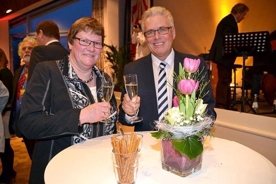 Die stellvertretende Bürgervorsteherin Anja Bendfeldt (links) und Bürgermeister Volker Owerien freuten sich über ein volles Kurparkhaus beim diesjährigen Neujahrsempfang. (Foto: René Kleinschmidt)