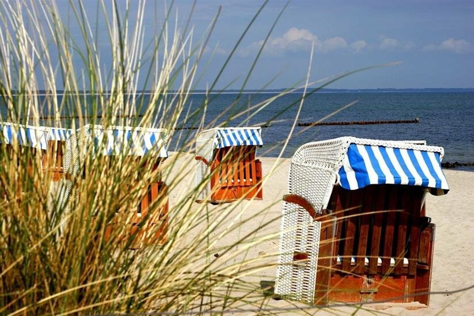 Ist ein Corona-Schnelltest im Urlaub positiv, muss man nicht sofort die Rückreise antreten. Es gibt dann aber einiges zu beachten.