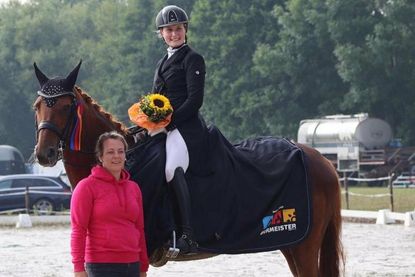 Zara-Adina von Zitzewitz mit Sponsor Jaqueline Burmeister.
