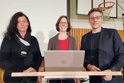 Bürgermeisterin Bettina Schäfer (links), Bente Grimm (NIT, Kiel) und TALB-Vorstand Andre Rosinski nach der Vorstellung der Umfrage-Ergebnisse.