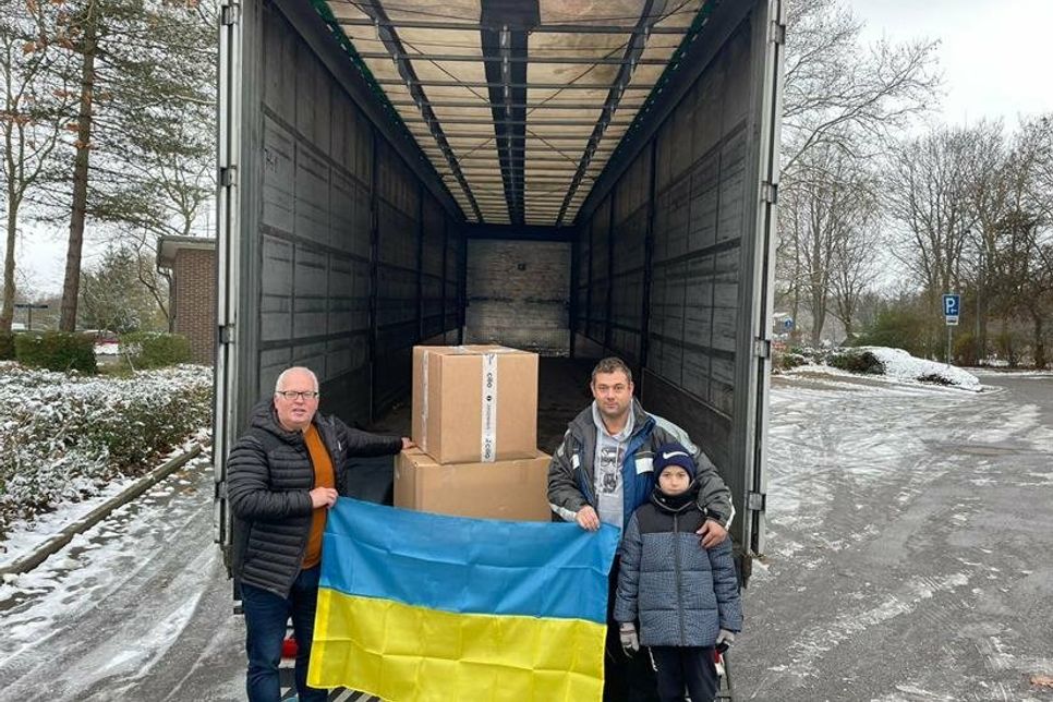 Am Donnerstag, Freitag und Samstag, jeweils zwischen 12 und 14 Uhr steht der Lkw auf dem Gogenkrog-Parkplatz. Dort können die Geschenke direkt abgegeben werden.