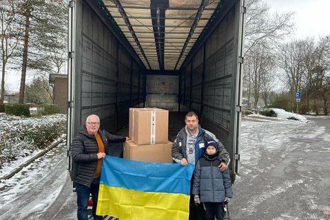 Am Donnerstag, Freitag und Samstag, jeweils zwischen 12 und 14 Uhr steht der Lkw auf dem Gogenkrog-Parkplatz. Dort können die Geschenke direkt abgegeben werden.