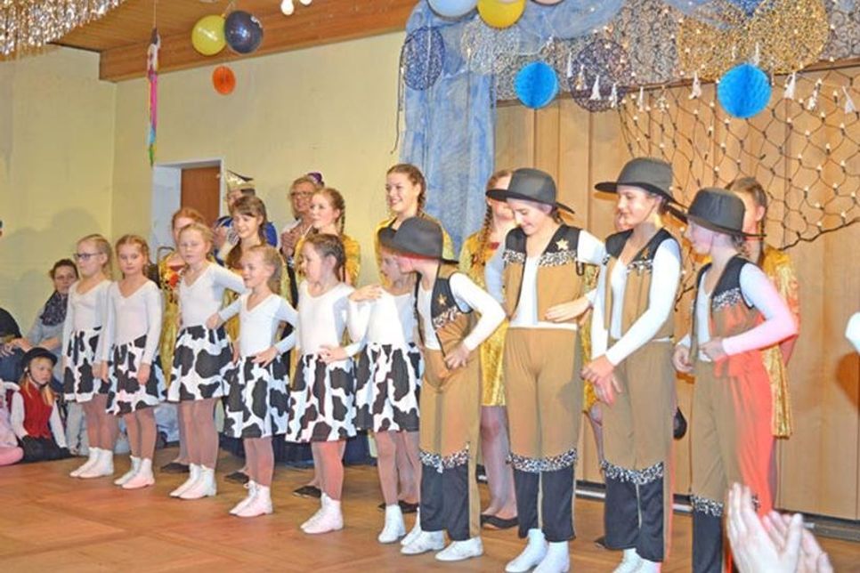 Kinder- und Juniorengarde mit ihren Showtanz Kostümen