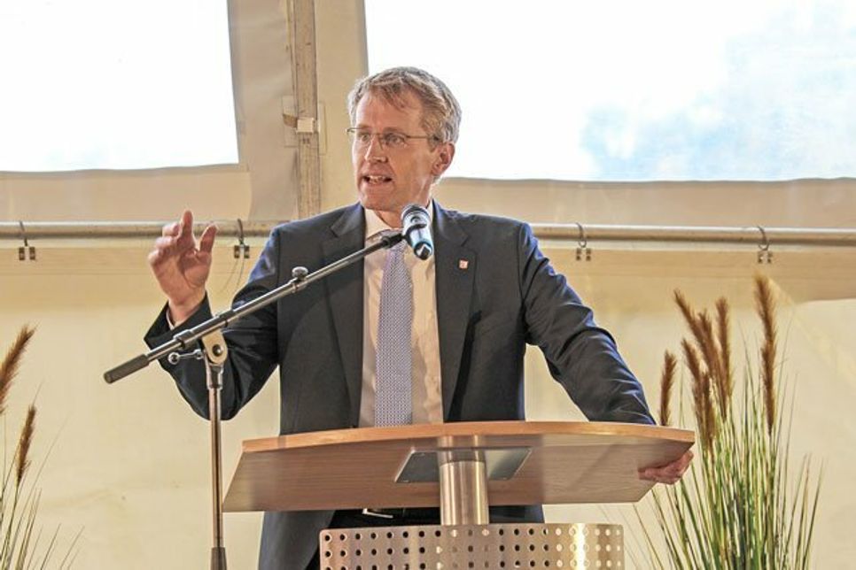 Ministerpräsident Daniel Günther (CDU) hielt die Festrede auf dem Jahresempfang des Unternehmensverbandes Ostholstein-Plön im Küchengarten Eutin