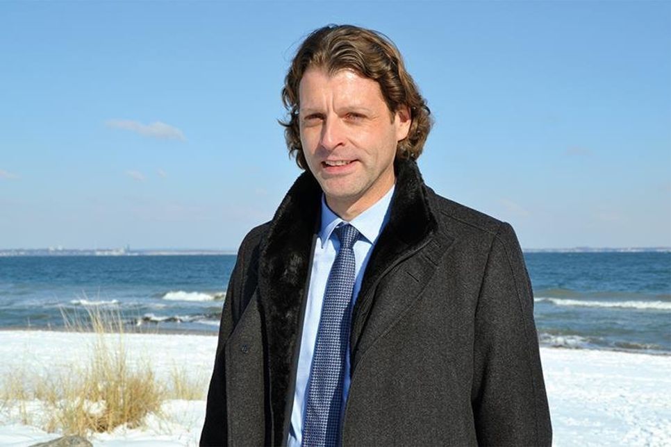 Robert Wagner, Bürgermeister der Gemeinde Timmendorfer Strand, hat einen Maßnahmenkatalog gegen einen übermäßigen Andrang von Tagestouristen vorgelegt.