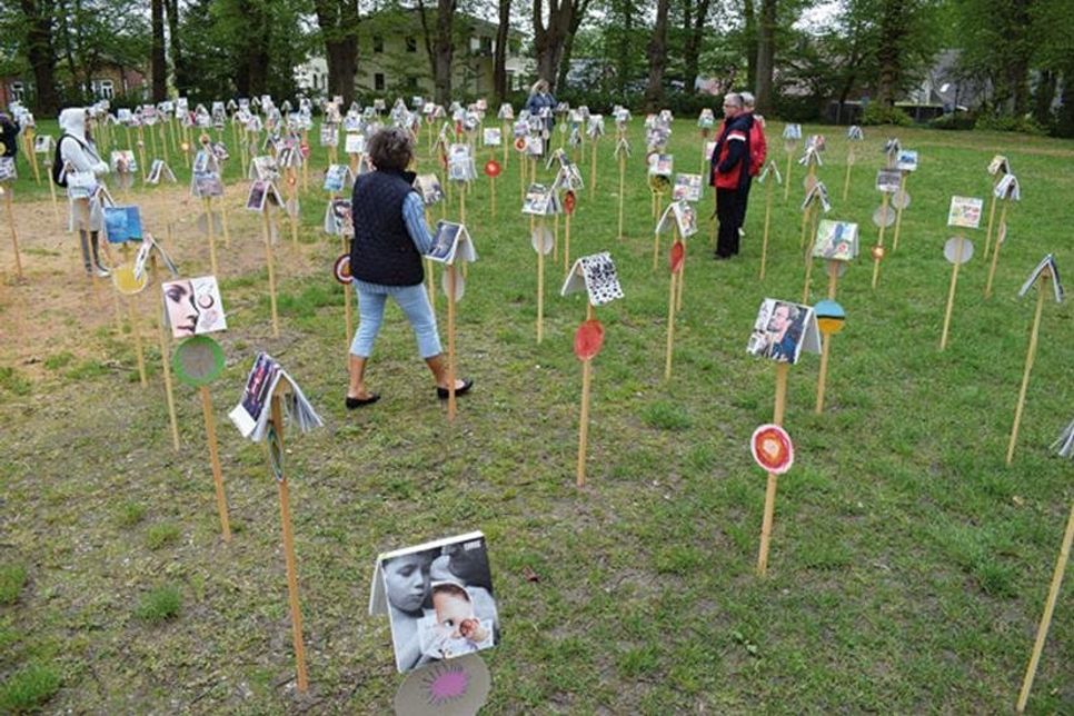Zahlreiche Besucher waren zur Ausstellungseröffnung auf den Preetzer Schützenplatz gekommen