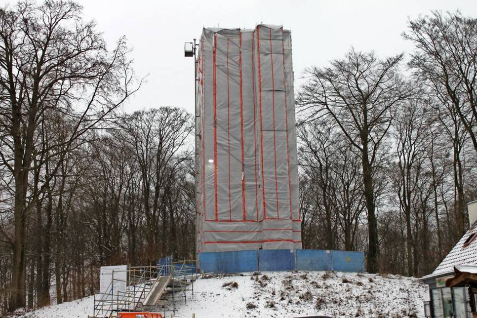 Noch liegt der Elisabethturm im Winterschlaf.