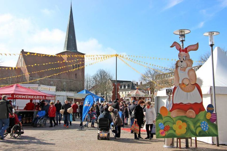Das tolle Osterwetter lockte viele, viele Besucher auf den Ostermarkt.