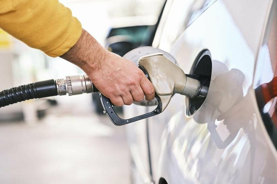 Wer sein Auto volltanken möchte, zahlt schnell einen dreistelligen Betrag. (Foto: Pixabay/Engin_Akyurt)