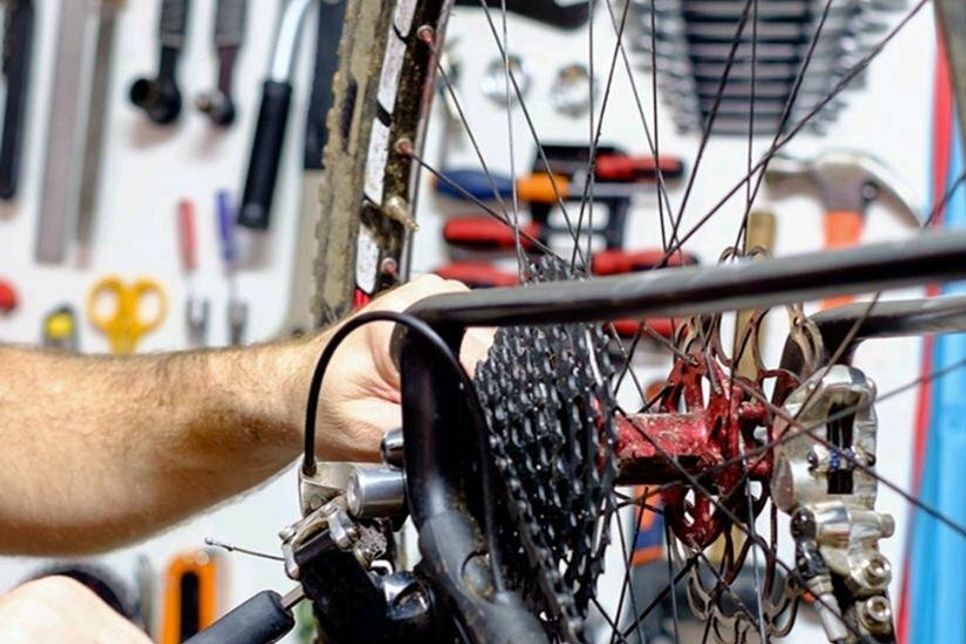 Das Tobis-Team übernimmt auch Wartungs- und Reparaturarbeiten.