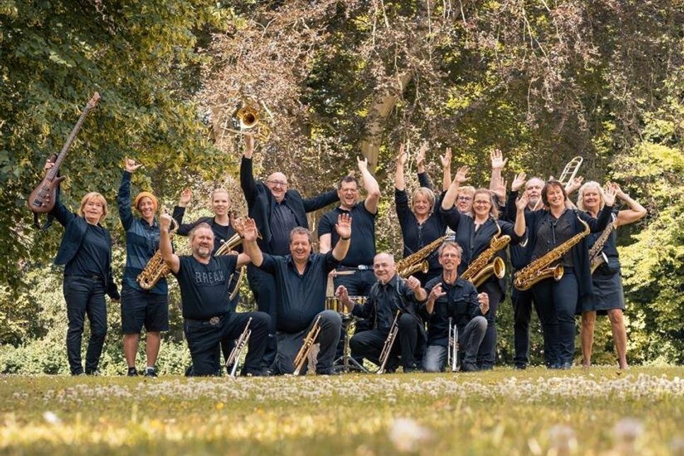 „Die Bandfelder“ überzeugten mit ihrem Konzept „Bigband meets Dorffest“.