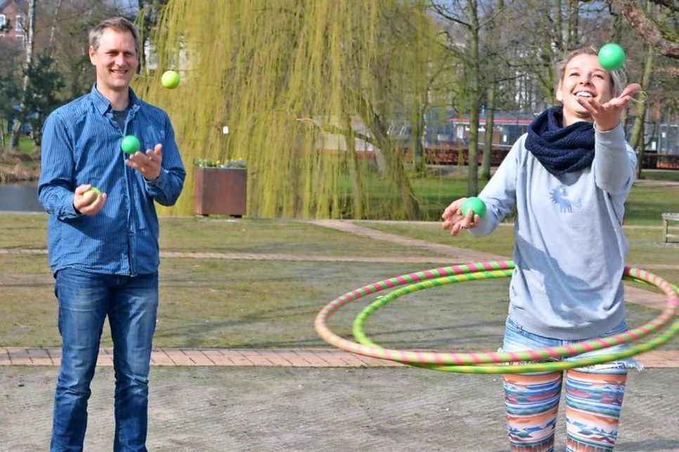 Dirk Hellmann (bajazzo Veranstaltungen) und Kathy Bleeck (Zirkuspädagogin).