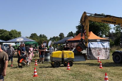 Zahlreiche Aussteller nutzten die Gelegenheit, ihre Arbeit vorzustellen und mit den Besuchern ins Gespräch zu kommen.