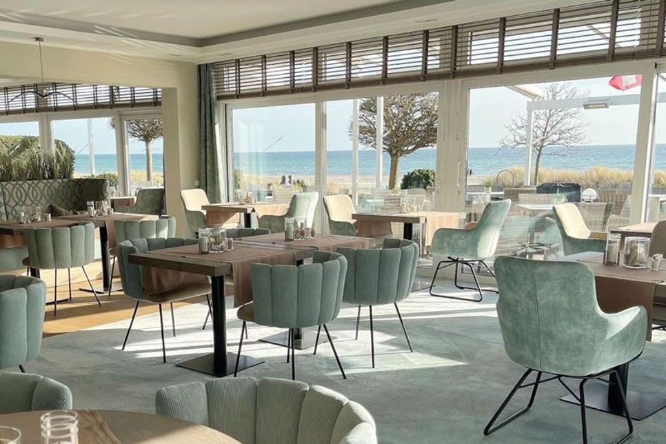 Direkt an der Kurpromenade Grömitz: Das Café Strandidyll bietet hausgemachte Torten, herzhafte Speisen und einen traumhaften Blick auf die Ostsee.