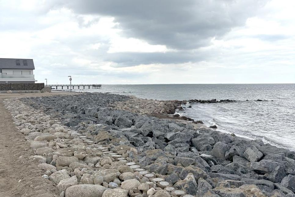 Der Teilbereich des fertiggestellten Deckwerks im Bereich Süd.