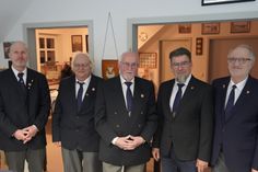 1. Ältermann Michael Eim, Bernd König (20 Jahre Mitglied), Ingolf Bendfeldt (20 Jahre Mitglied), Bodo Willemeit (ins große Amt aufgenommen) und Hans-Erwin Jaekel (v. lks.) bei der Jahreshauptversammlung des Neustädter Fischeramtes.