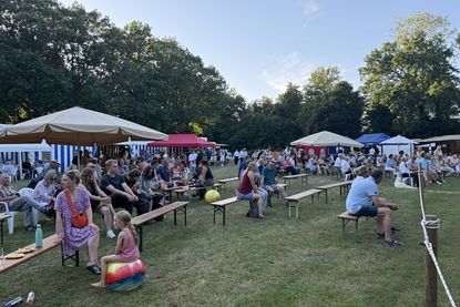Auf dem liebevoll vorbereiteten Festplatz genossen zahlreiche Besucher das 60. Cismarer Bürgervogelschießen bei sommerlichem Wetter.