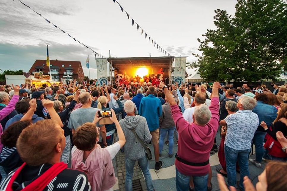 Das ganze Wochenende gibt es nicht nur Stände zum Stöbern sondern auch leckeres Essen und Getränke und abwechslungsreiche Livemusik.