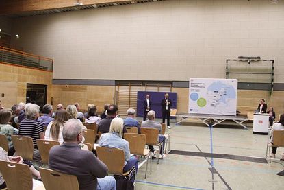 Thomas Keller eröffnete die Veranstaltung in der Mön-Halle in Ratekau.