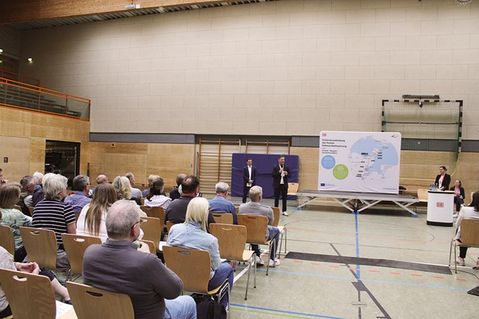 Thomas Keller eröffnete die Veranstaltung in der Mön-Halle in Ratekau.
