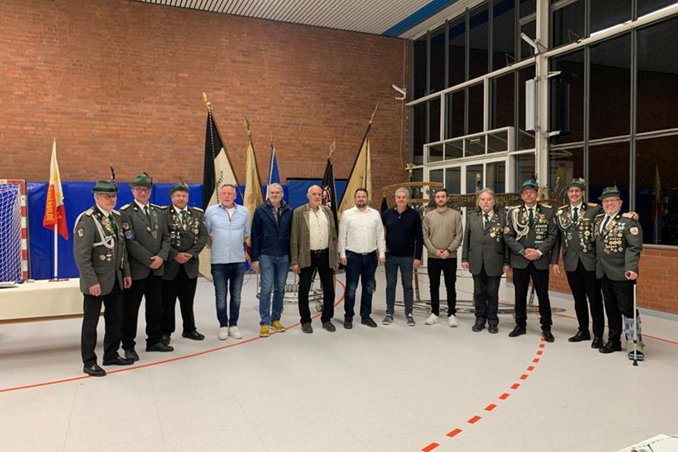 Der Vorstand der Grömitzer Bürgergilde mit den Neuaufnahmen.