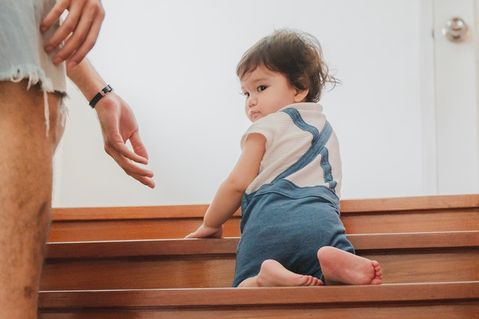 Eine in die Jahre gekommene Treppe muss nicht zwangsläufig ausgetauscht werden.