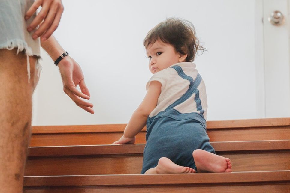 Eine in die Jahre gekommene Treppe muss nicht zwangsläufig ausgetauscht werden.