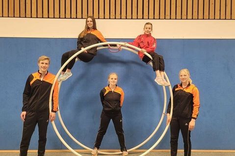 Johanna Plath, Coco Gerstenberg (v. lks. oben), Jan Wussow, Torva Franz, Laura Wussow (v. lks. unten).