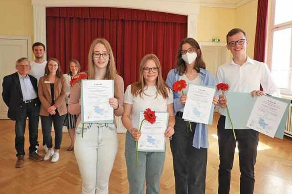 Kleiner Festakt für eine große Auszeichnung: Der Zukunftspreise wurde den Schüler*innen an ihrer Schule überreicht.
