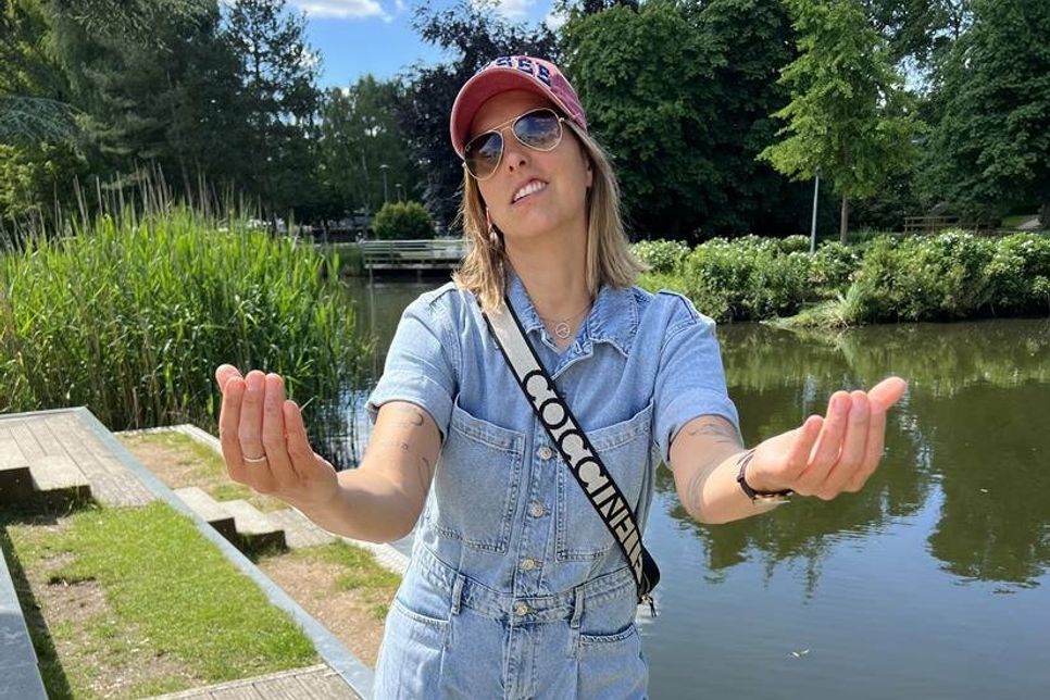 Wow! Das ist mal ein richtig großer Fisch, den Kristina Kolbe da aus dem Kurparksee geangelt hat.