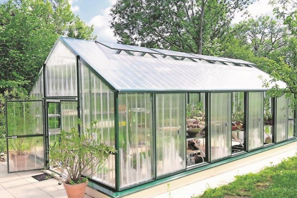 Der Traum eines jeden Gärtners: Ein Gewächshaus zeichnet sich als solide und absolut korrosionsbeständige Konstruktion aus. (Foto: epr)