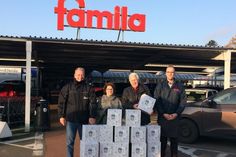 Sven Rasmussen (Warenhausleiter famila Neustadt), Andrea Brunhöber (Stadtmarketing), Eckert Groth (Förderverein Museum) und Marc Siewert (famila Neustadt) (v. lks.).