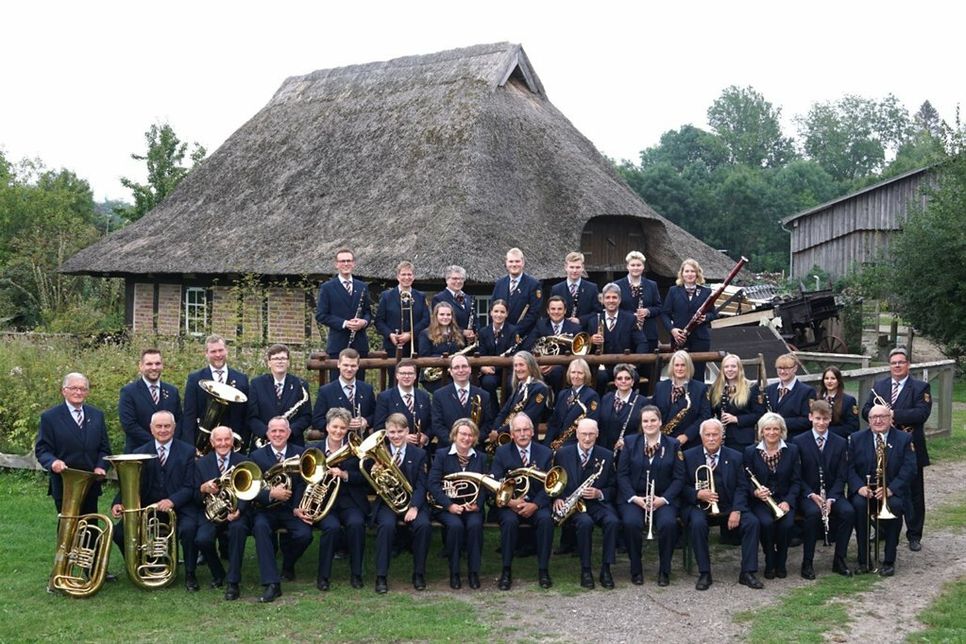Die Musikerinnen und Musiker vom Blasorchester Lensahn.