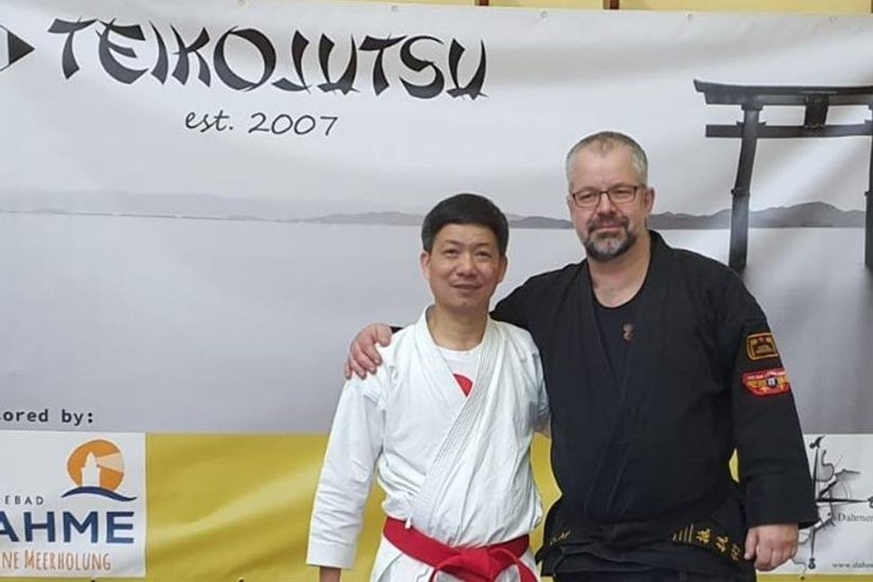 Die Dozenten sind der Großmeister Thanh Winter-Luong (8. Dan Karate) und Sensei Olaf Laur (4. Dan Teikojutsu).