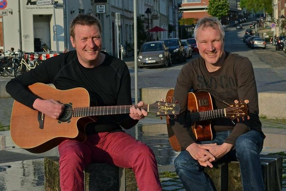 Das Duo bietet eine vielseitige Auswahl an Coverstücken.