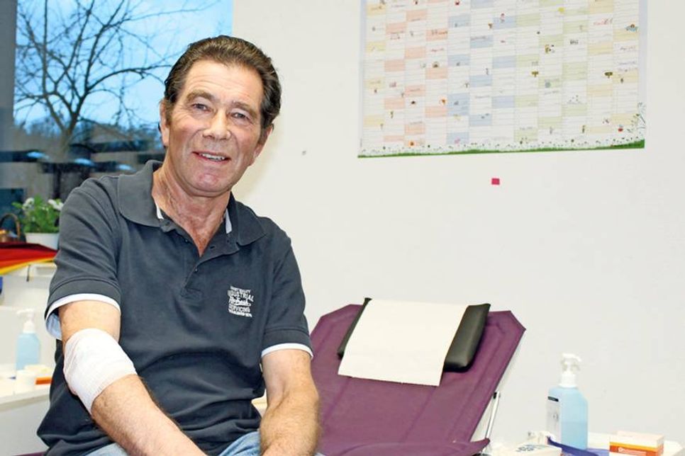 Gerhard Heinzelmann hat jetzt in Ratekau seine 168. DRK-Blutspende geleistet.