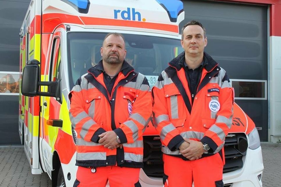 Sind ab sofort in Schönwalde stationiert: die Notfallsanitäter Michael Maeding (lks.) und Nils Herzigkeit.