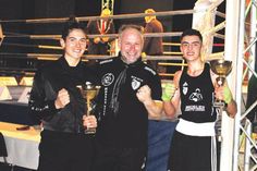 Das stolze Team vom Boxclub Preetz: Julia Spieß, Cheftrainer René Küpper und Daner Mahmud Hassan (v. l.).
