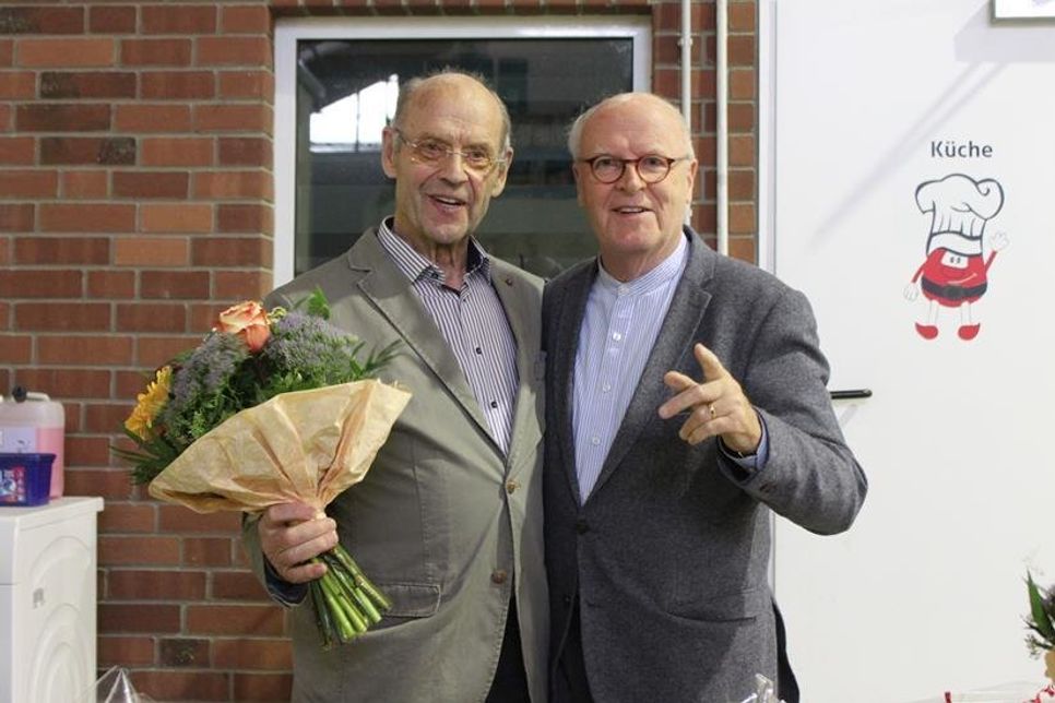 Herzlich wurde Fritz Schramm (lks.) und Dr. Heinz Noftz für ihre Vorstandsarbeit gedankt.