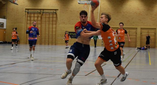 Tempo vor wie zurück. Julian Euler verhindert im Laufduell den Gegenstoß.