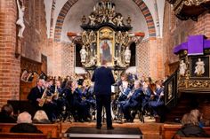 Das Blasorchester Lensahn stimmt mit seinen Klängen auf das bevorstehende Fest ein.